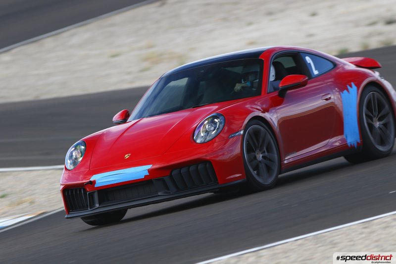 Porsche 911 GT3 RS red