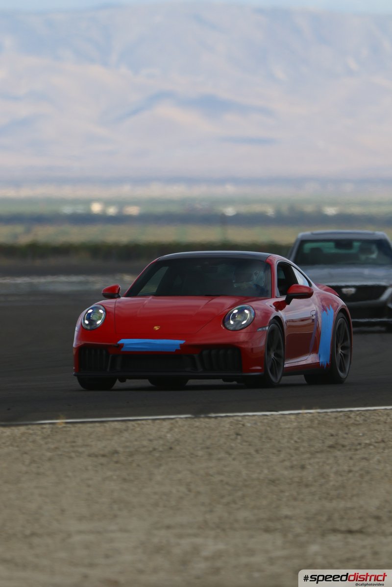 Porsche 911 GT3 RS red