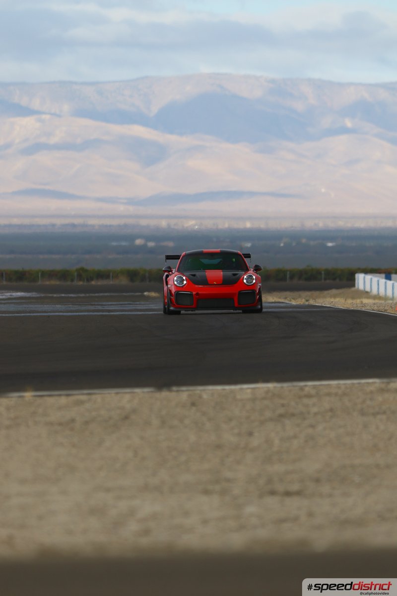 Porsche 911 GT3 RS red