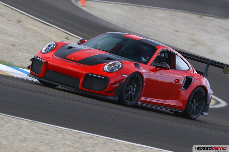 Porsche 911 GT3 RS red