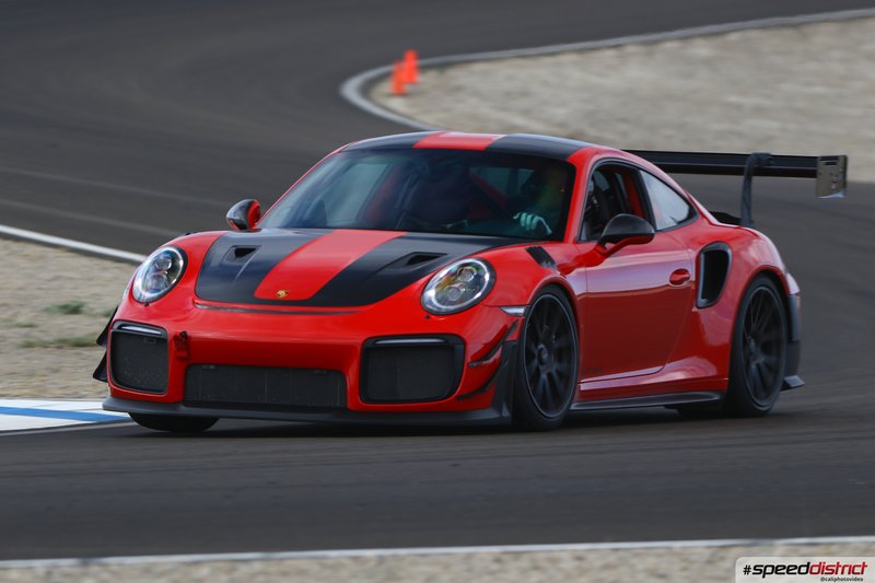 Porsche 911 GT3 RS red