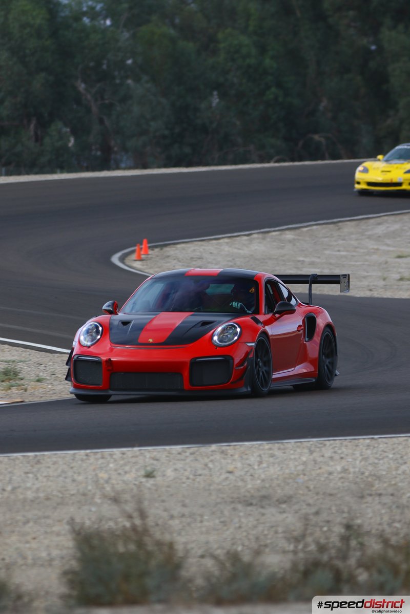 Porsche 911 GT3 RS red
