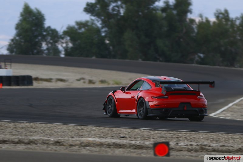 Porsche 911 GT3 RS red