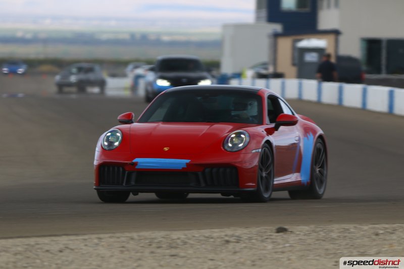 Porsche 911 GT3 RS red
