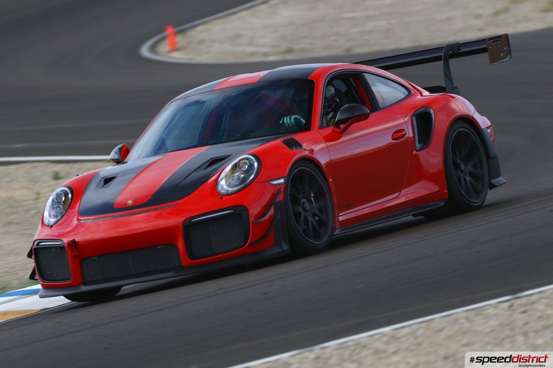 Porsche 911 GT3 RS red