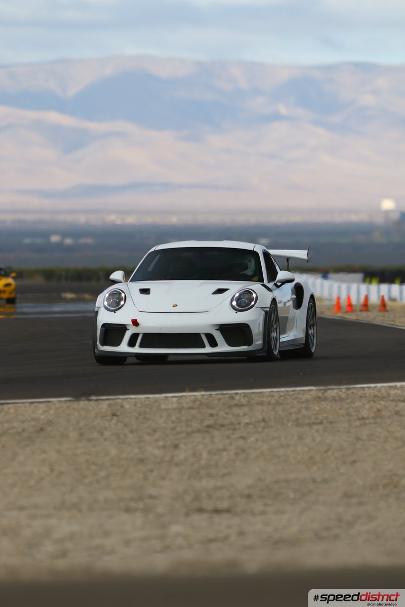 Porsche 911 GT3 RS white