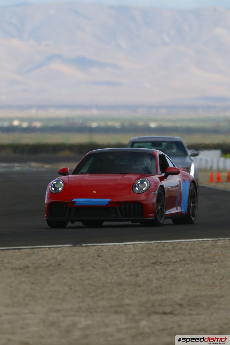 Porsche 911 GT3 RS red
