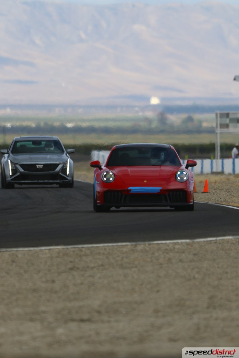 Porsche 911 GT3 RS red