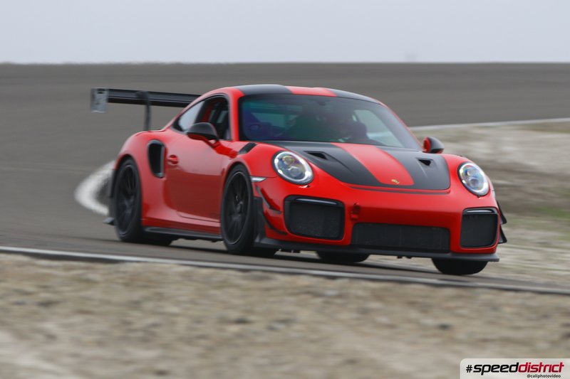 Porsche 911 GT3 RS red