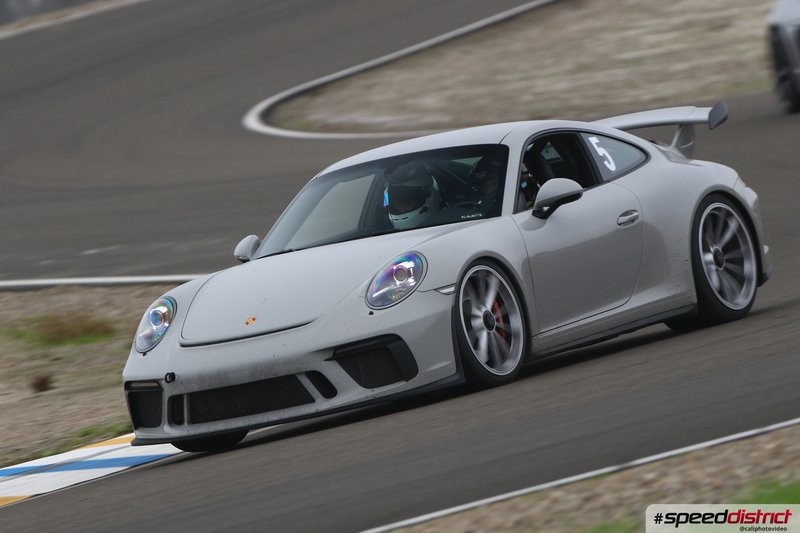Porsche 911 GT3 RS white