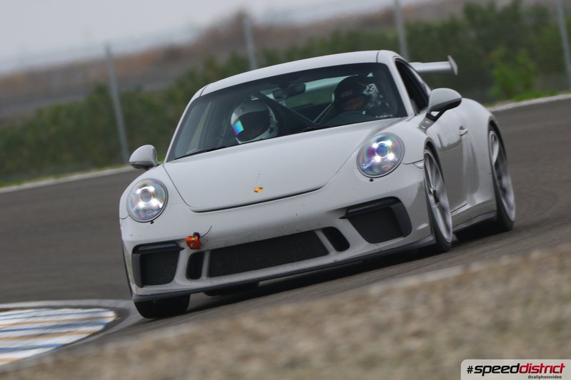 Porsche 911 GT3 RS white