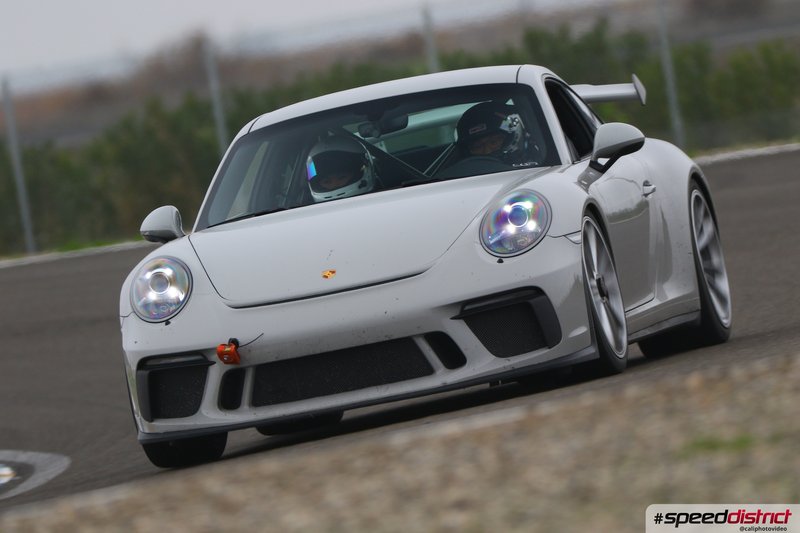 Porsche 911 GT3 RS white
