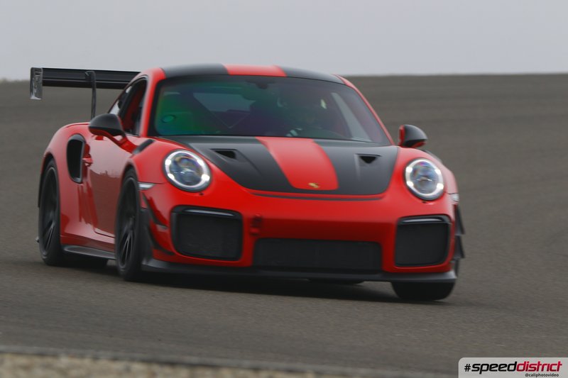 Porsche 911 GT3 RS red