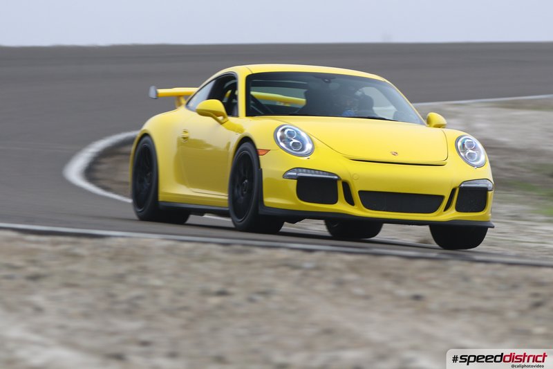 Porsche 911 GT3 RS yellow