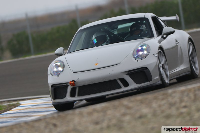 Porsche 911 GT3 RS white