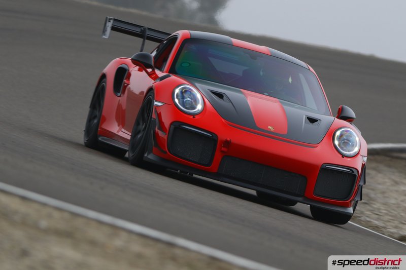 Porsche 911 GT3 RS red