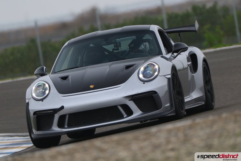 Porsche 911 GT3 RS white