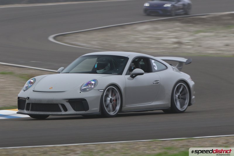 Porsche 911 GT3 RS white