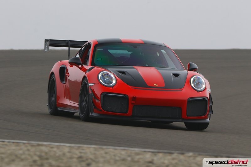 Porsche 911 GT3 RS red