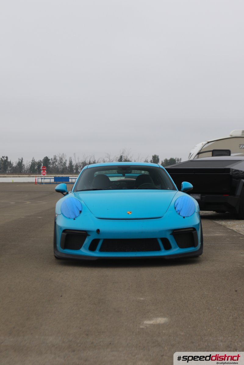 Porsche 911 GT3 RS blue