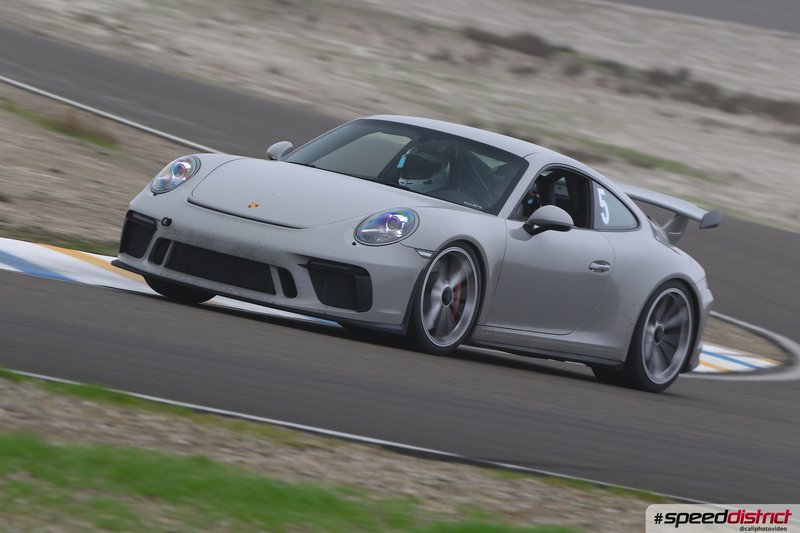 Porsche 911 GT3 RS white