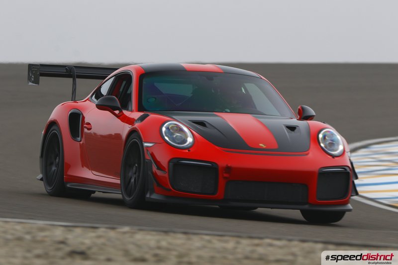 Porsche 911 GT3 RS red