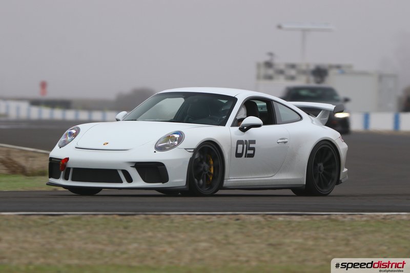 Porsche 911 GT3 white