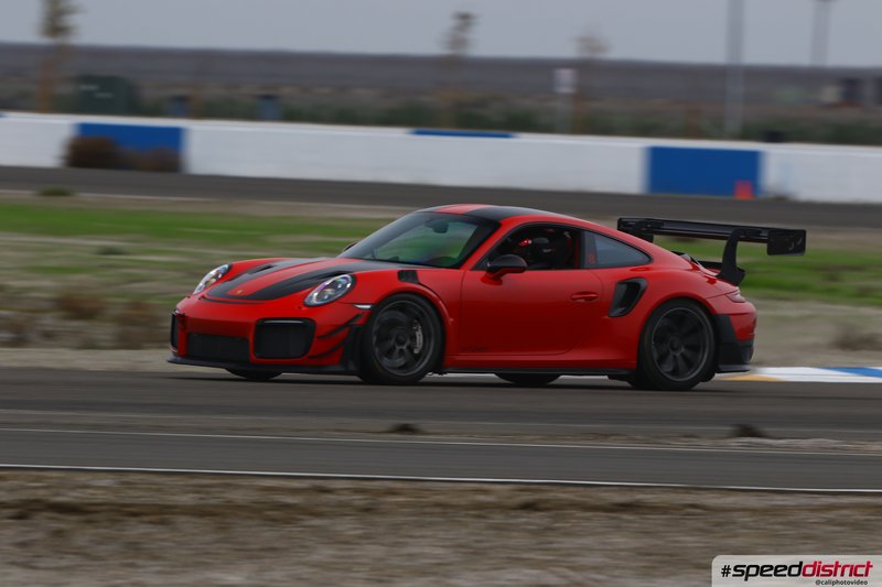 Porsche 911 GT3 RS red