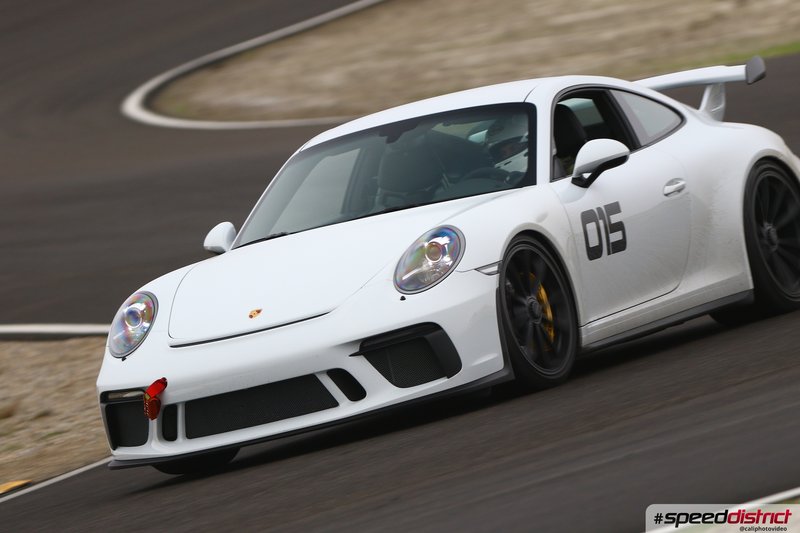 Porsche 911 GT3 RS white