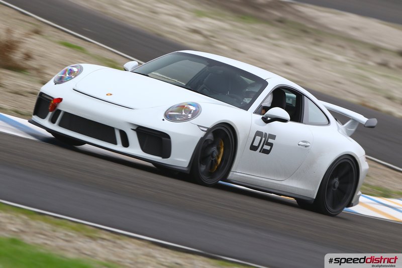 Porsche 911 GT3 RS white