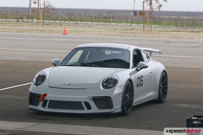 Porsche 911 GT3 RS white