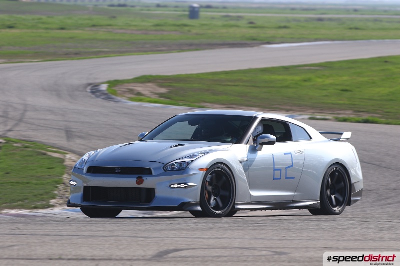 Nissan GT-R Nismo white