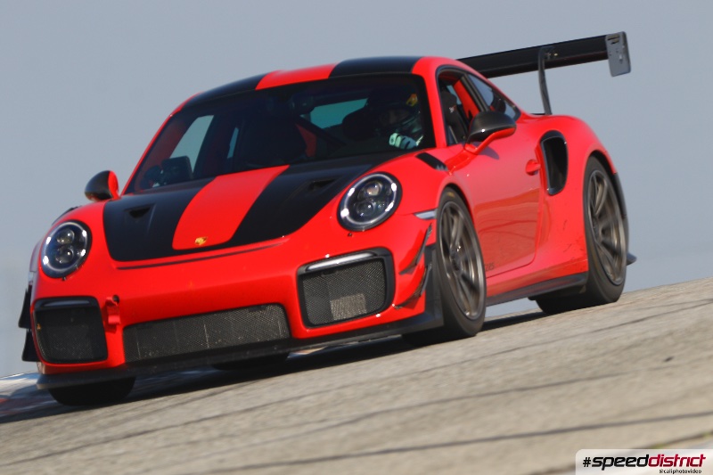 Porsche 911 GT3 RS red