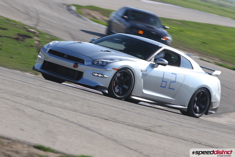 Nissan GT-R white
