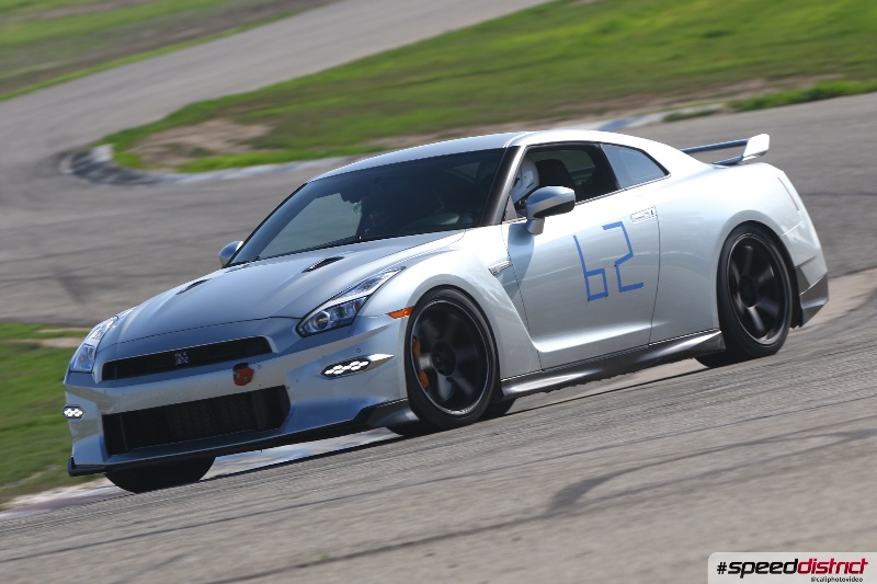 Nissan GT-R white