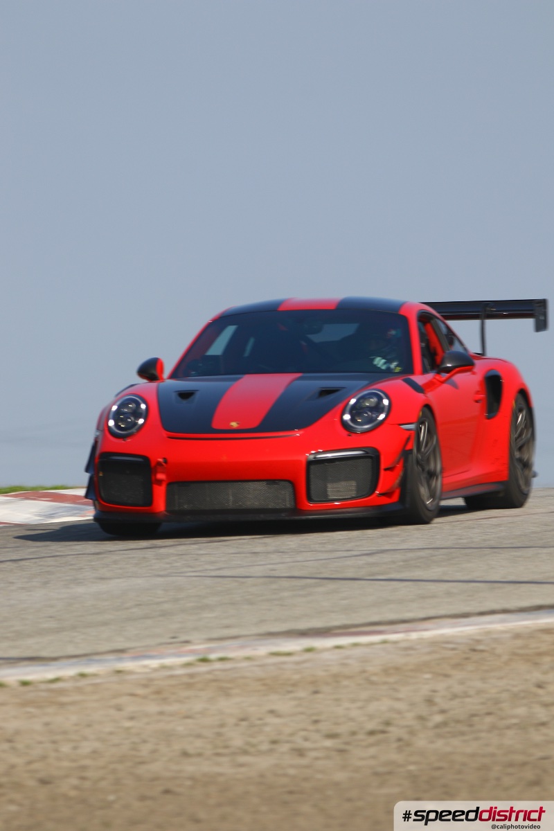Porsche 911 GT3 RS red