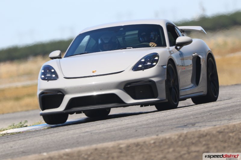 Porsche Cayman GT4