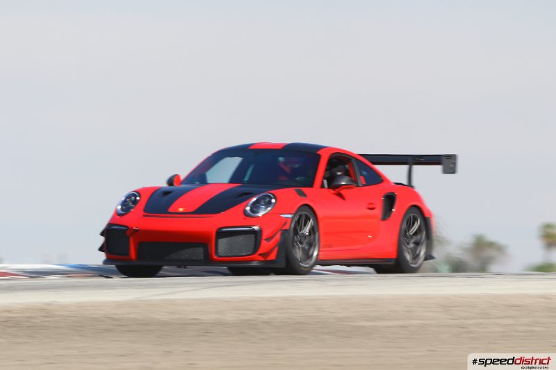 Porsche 911 GT3 RS red