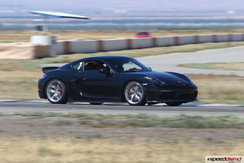 Porsche Cayman GT4