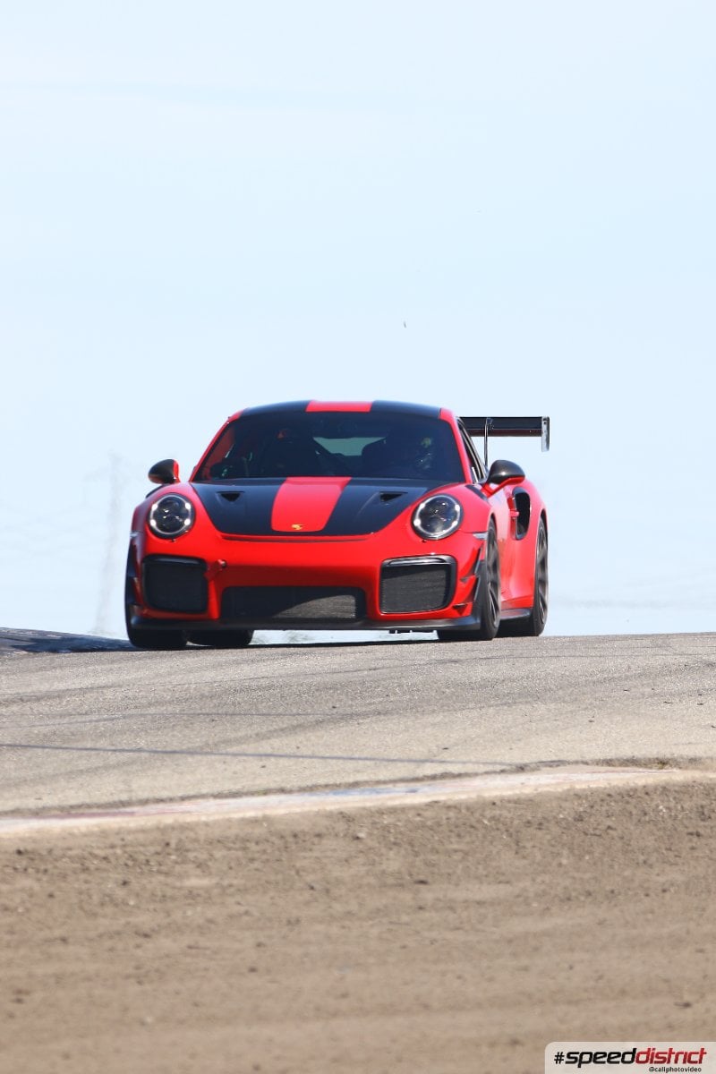 Porsche 911 GT3 RS red