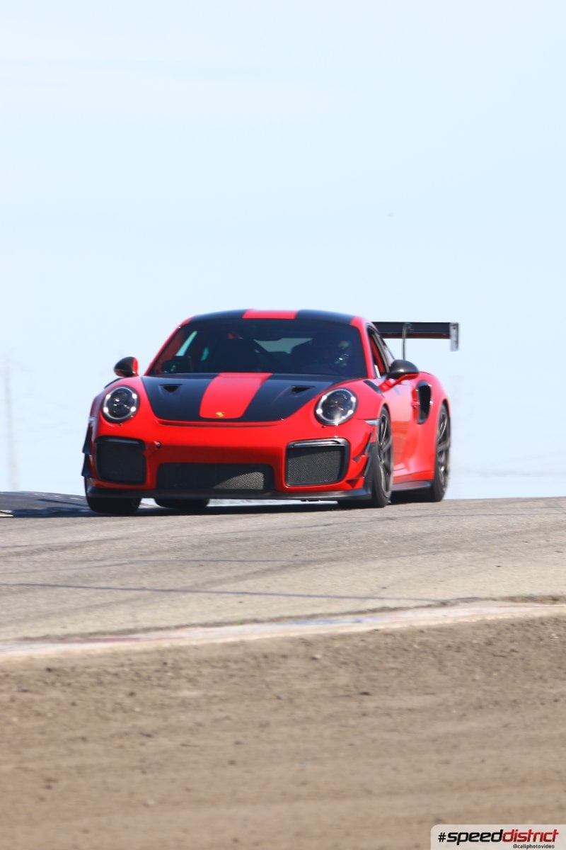 Porsche 911 GT3 RS red