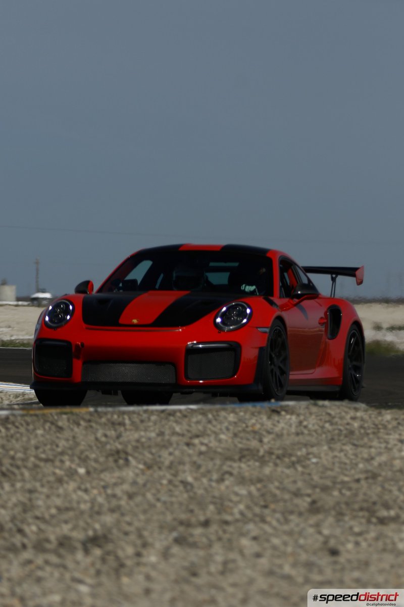 Porsche 911 GT3 RS red