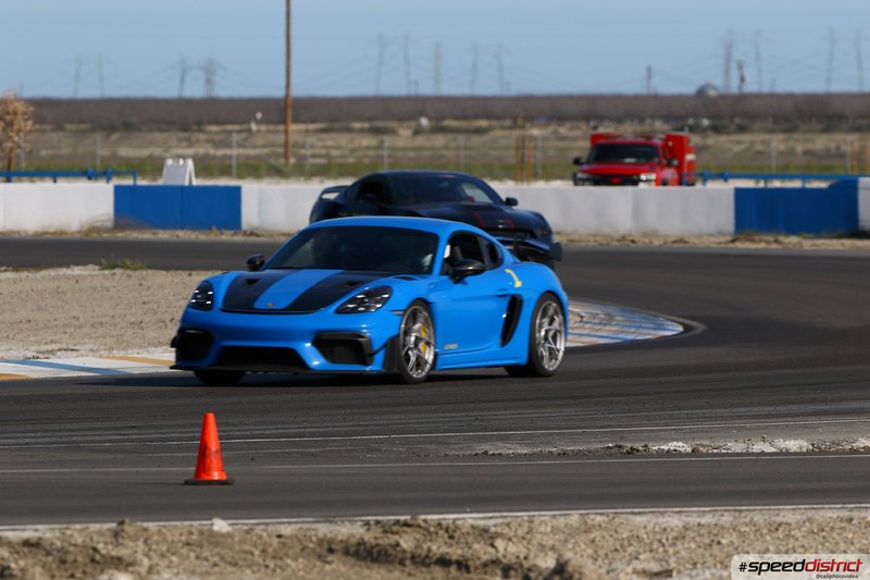 Porsche Cayman GT4 RS