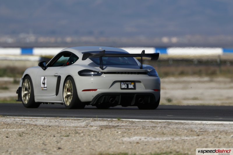 Porsche Cayman GT4 RS