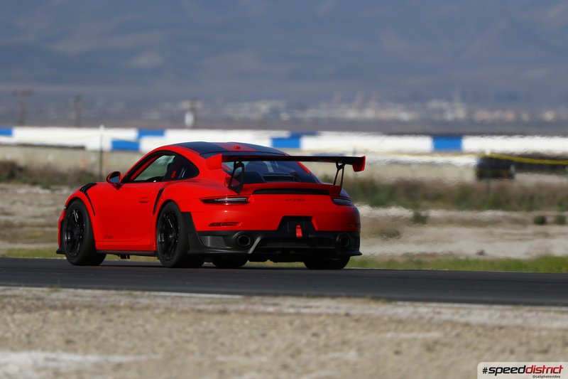 Porsche 911 GT3 RS red