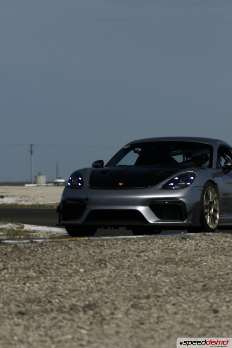 Porsche Cayman GT4 RS