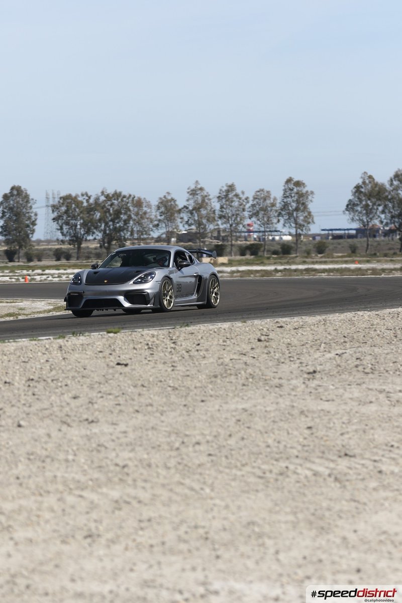 Porsche Cayman GT4 RS