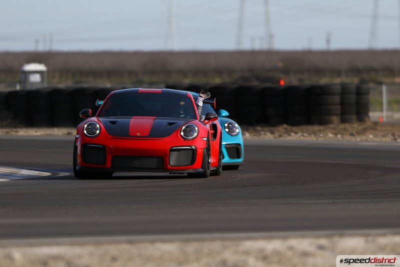 Porsche 911 GT3 RS red