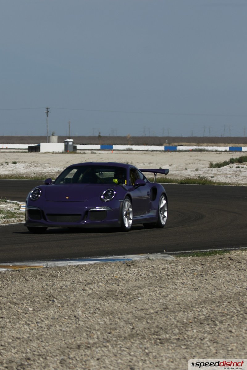 Porsche 911 GT3 RS purple