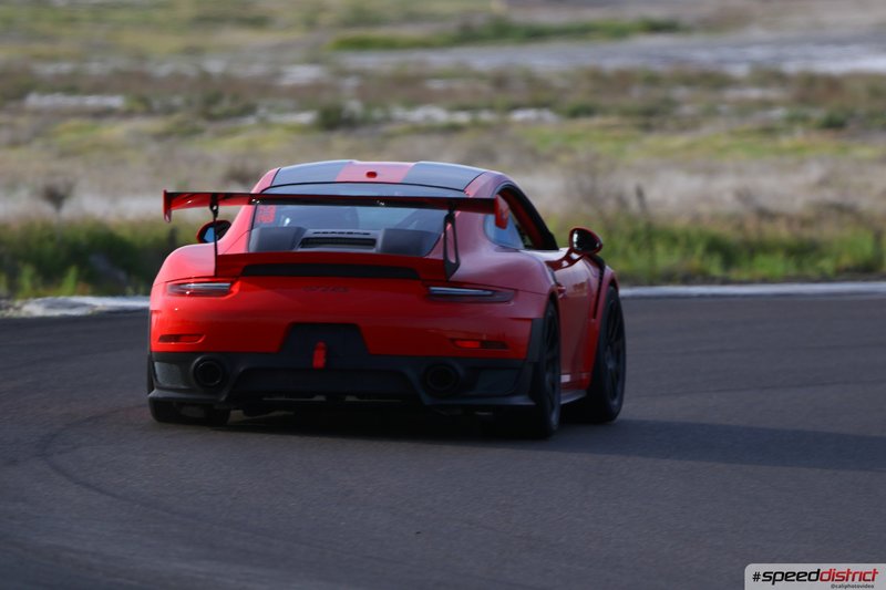 Porsche 911 GT3 RS red